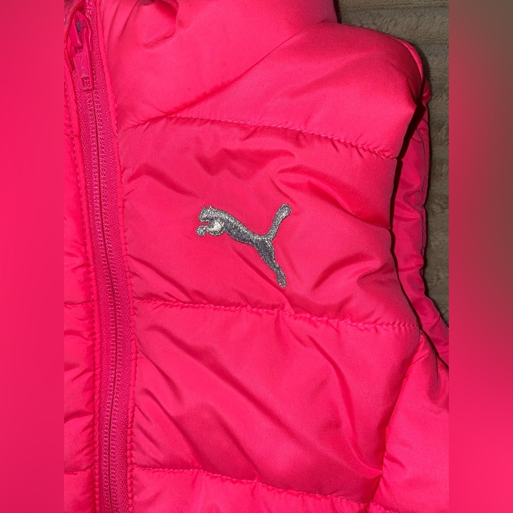 🐈⬛🩷 PUMA Girls Hot Pink Puffer Vest | Size 5/6 | Trendy & Cozy - Picture 2 of 7